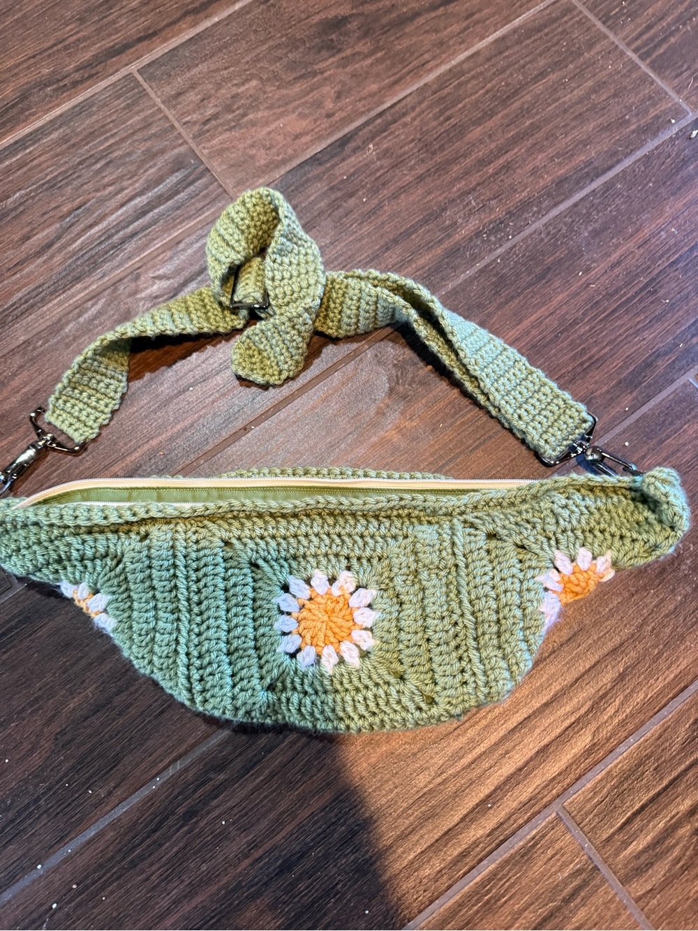 Handmade Green Crochet Daisy Crossbody Bag with Adjustable Strap